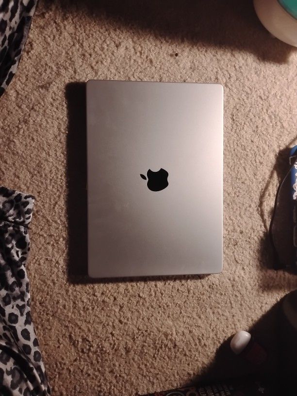 APPLE LAPTOP 14"