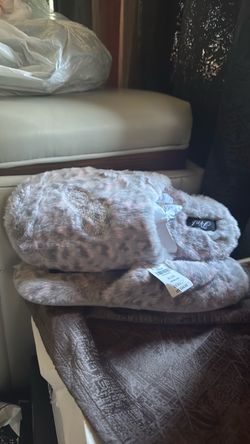 Victoria's Secret PINK Fuzzy Slippers Size  XL