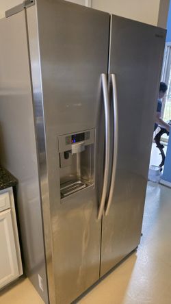 Refrigerator 