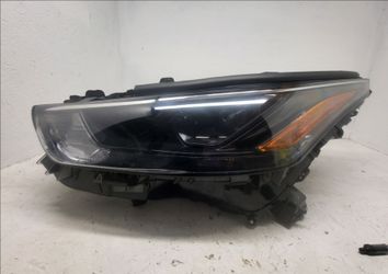 Toyota Highlander driver side headlight