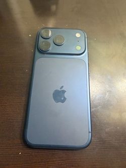 iphone 17 pro(not the pro max) 256gb SIM 🔐 T-MOBILE clean imei 🪫 health 100% great condition no box or accessories phone only $800 cash sim 🔐 T-Mob
