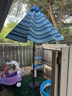 Patio umbrella with base