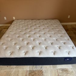 King Mattress And Bed Frame 