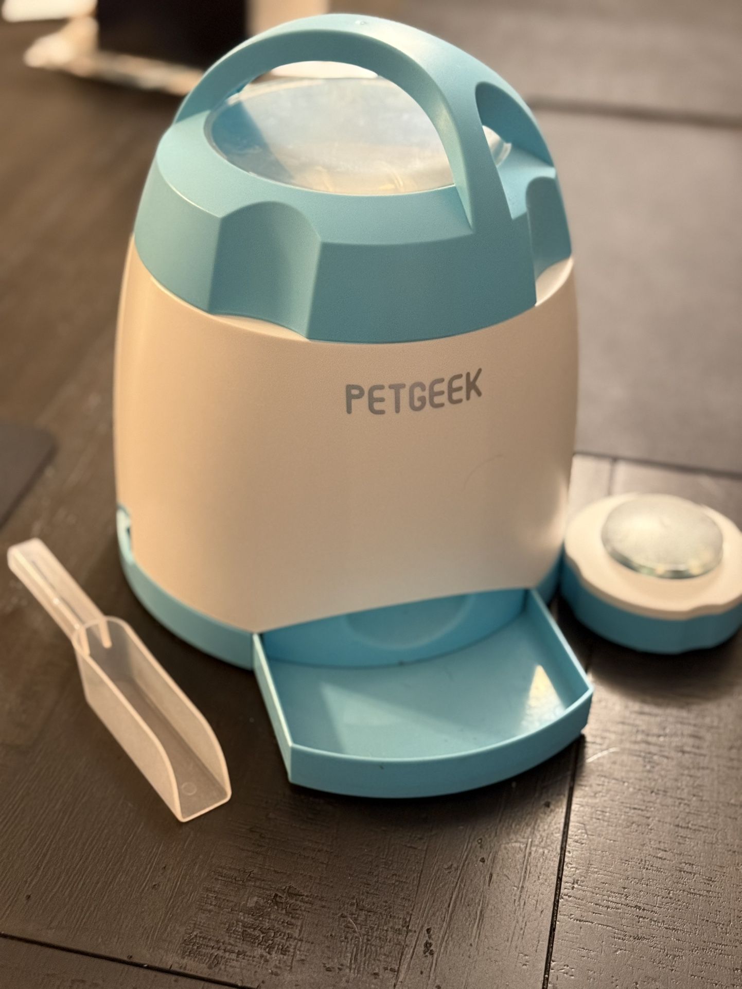 Petgeek Treat Dispenser With Button