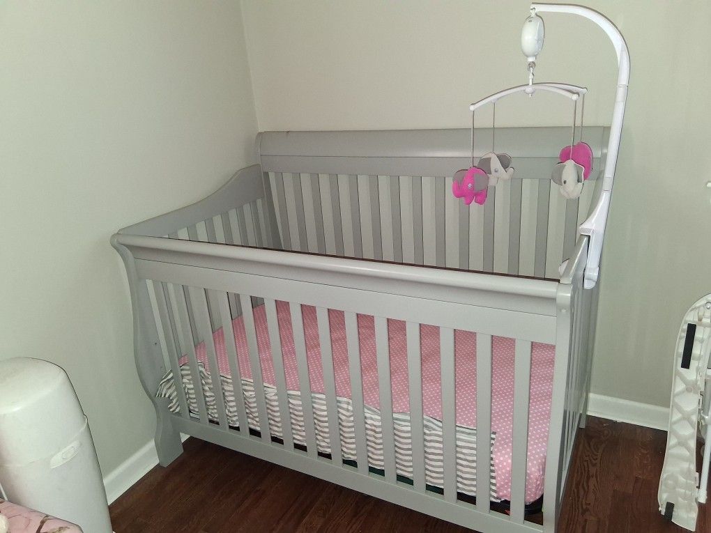 Brand New 4n1 Crib W Brand New Mattress