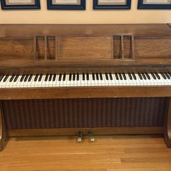 Free Upright Piano, Includes Storage Bench