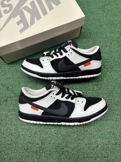 NIKE SB LOW TIGHTBOOTH SIZE 9.5