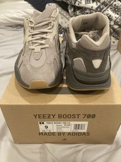 YEEZY BOOST 700 V2 TEPHRA