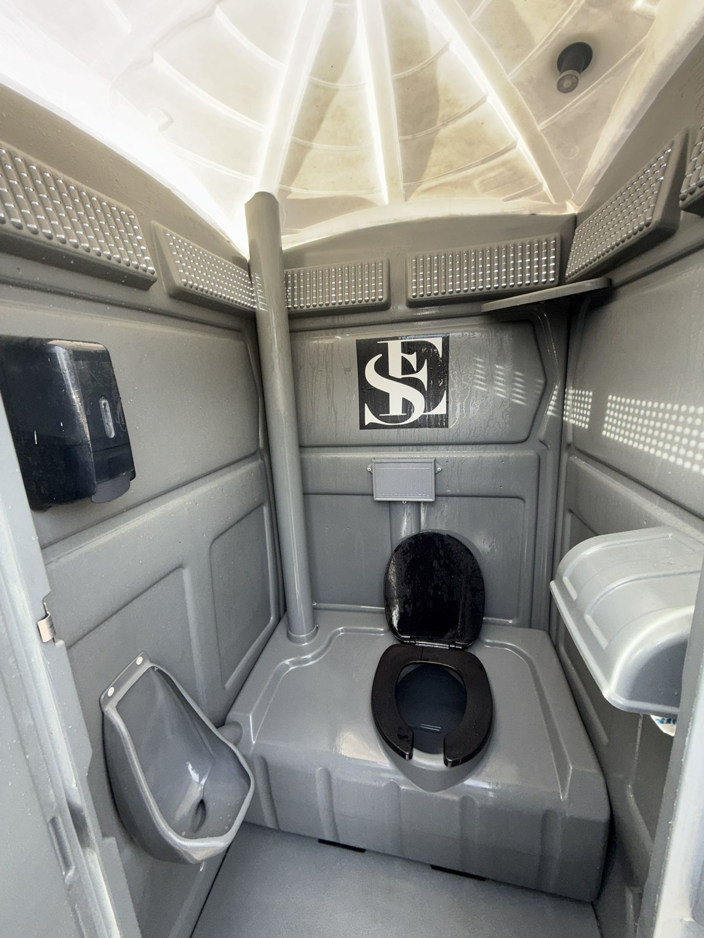 Portable Restrooms Toilets