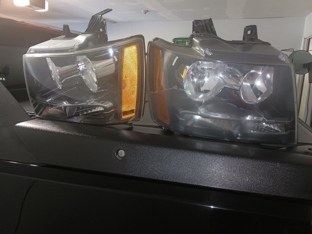 2007 Chevy Avalanche Headlights 