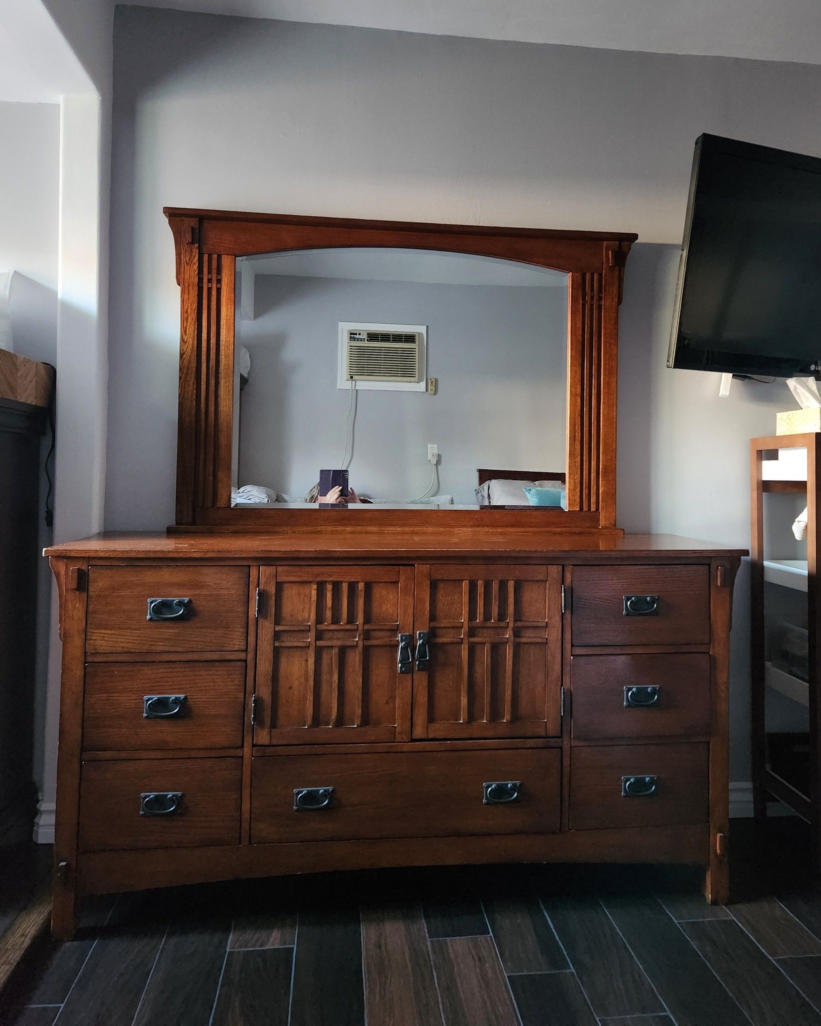 Dresser With Mirror