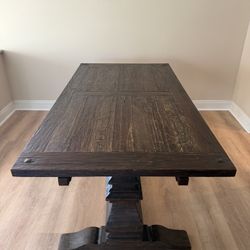 Kitchen Table With 4 Free Chairs