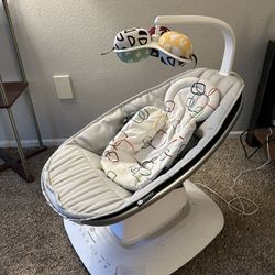 4 Moms Mama Roo Swing