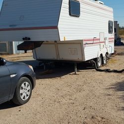 5th Wheel Trailer Cash Only O.b.o. 3.000
