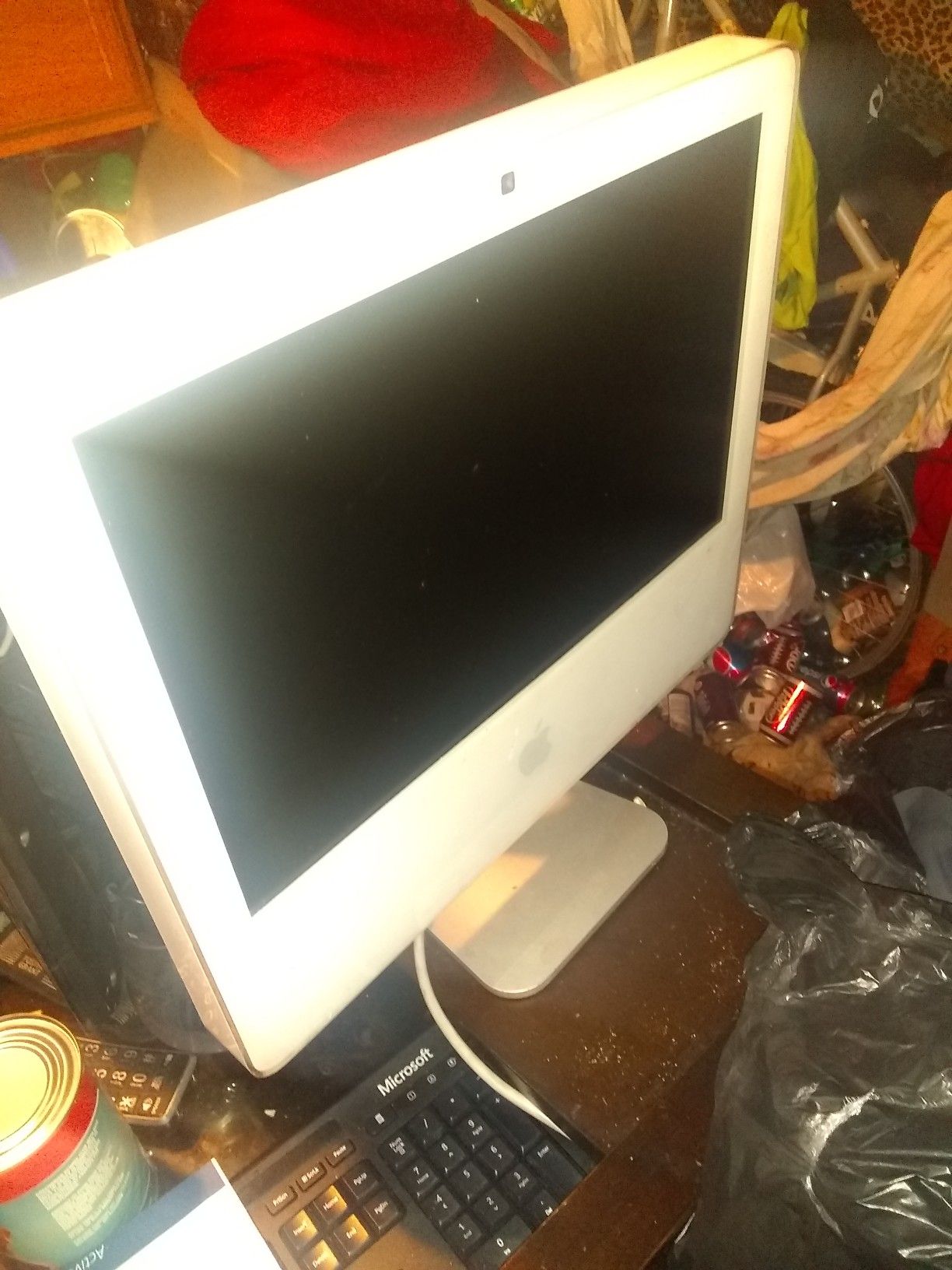 Imac 2015 Quick Mac Runs smooth mainly used for Computer Games An Recording Muisc I'm looking For 200 obo comes with power cord make me an offer