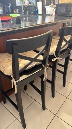 6-Piece Dark Wood Dining Table Set – 4 Chairs & Bench-$250 OBO