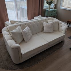 Almost new Sofa set with pillows