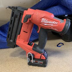 Milwaukee M18 FUEL 18-Volt Lithium-Ion Brushless (2746-20) Cordless 18-Gauge Brad Nailer With Battery