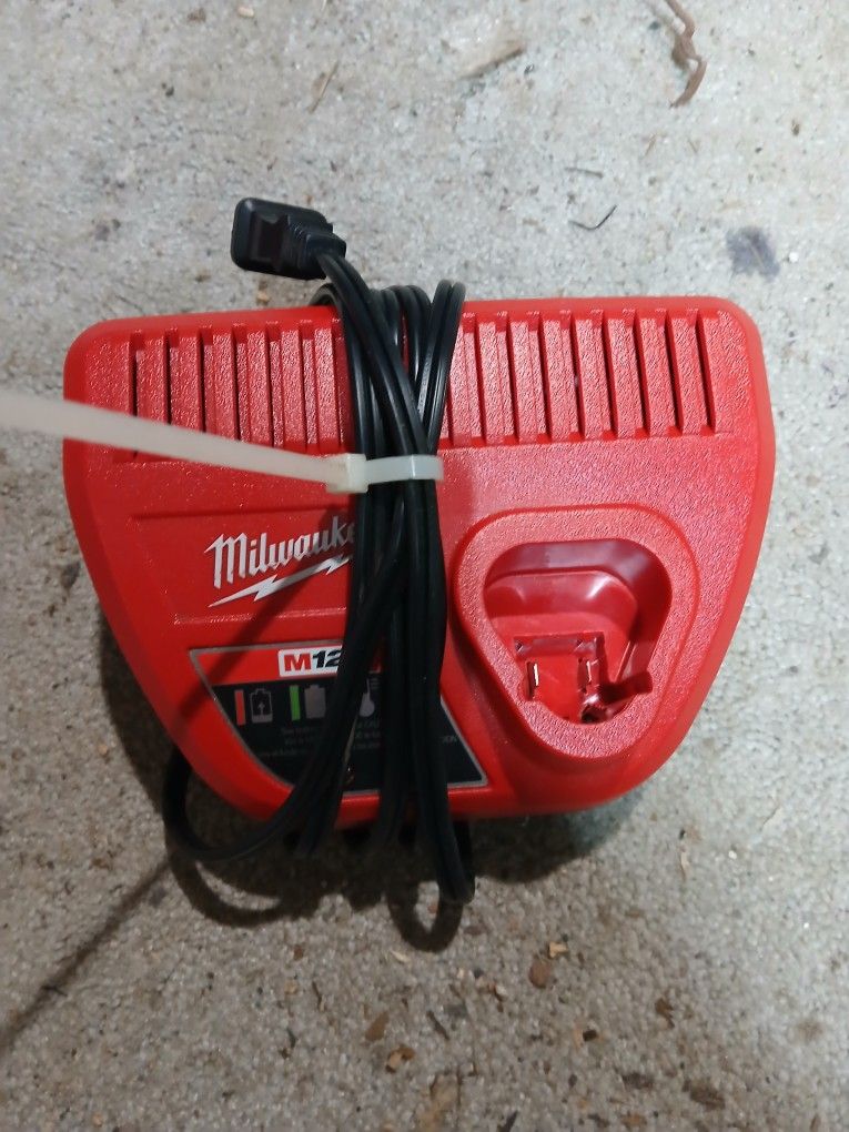 Milwaukee M12 Charger