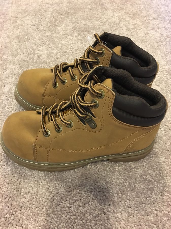 Boys boots size 13