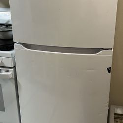 🚨 Moving Sale – Refrigerator Must Go ASAP! 🚨