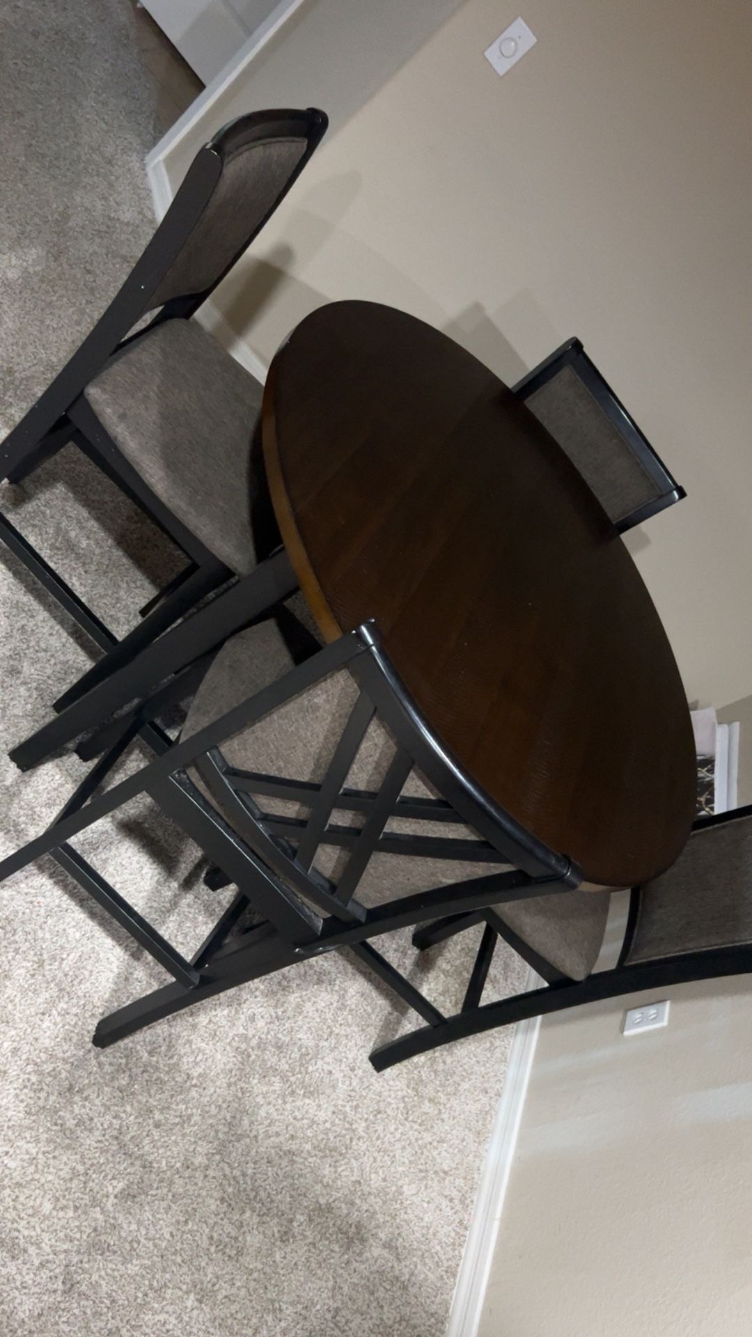 Amazing Dining Room Table Like New 