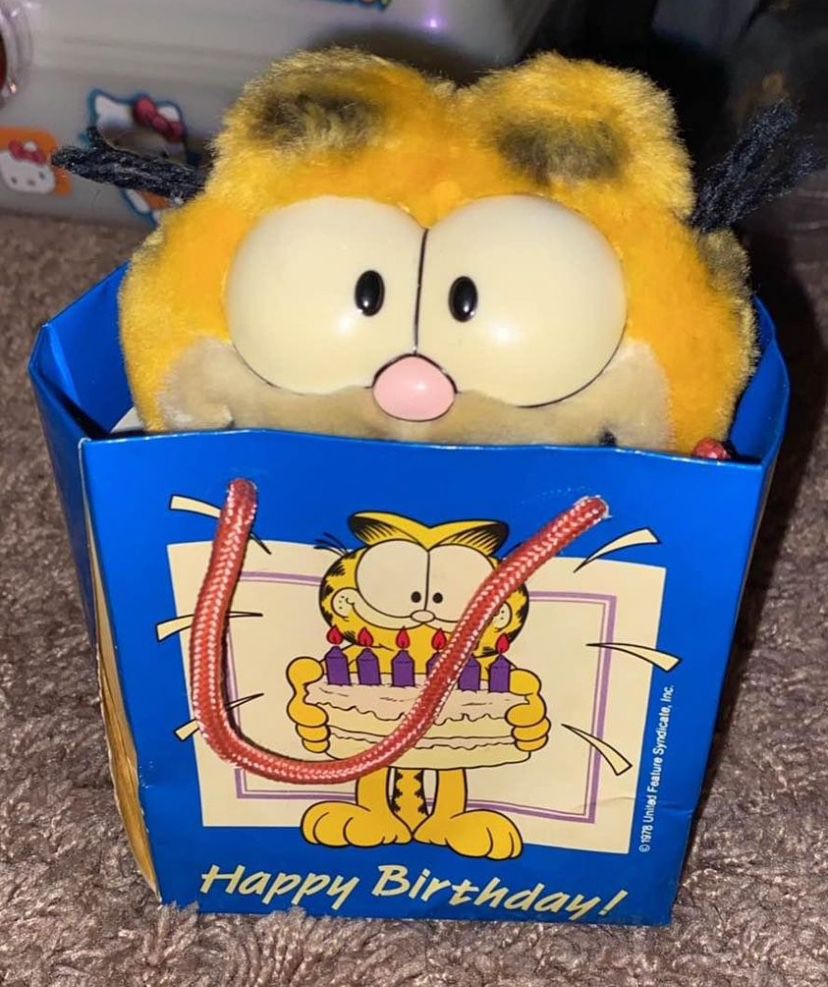 Garfield Happy Birthday plush