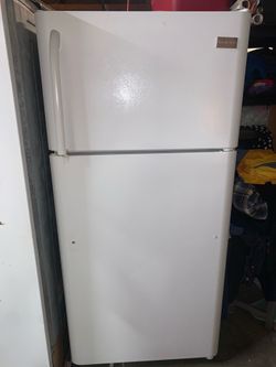 FRIGIDAIRE Refrigerator in good condition for sale