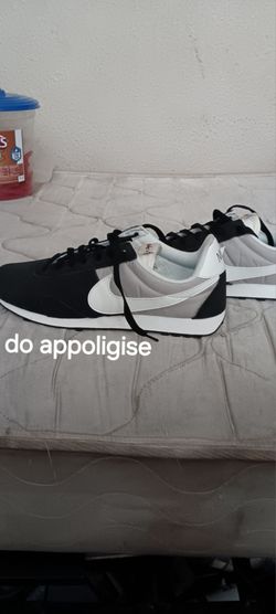 New , Nike Waffle debut size 8.5Black and Grey
