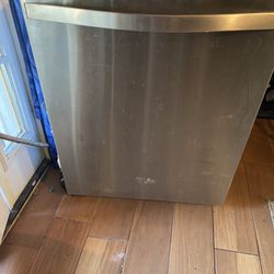 Whirlpool Gold Series Dishwasher, *Barely Used*