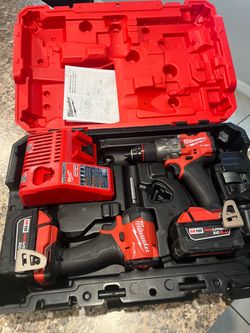 Milwaukee Fuel Hammer Drill and Impact Driver Combo Kit Mod 3697-22