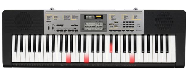 Casio LK260 with 61 lighted keys in excellent condition