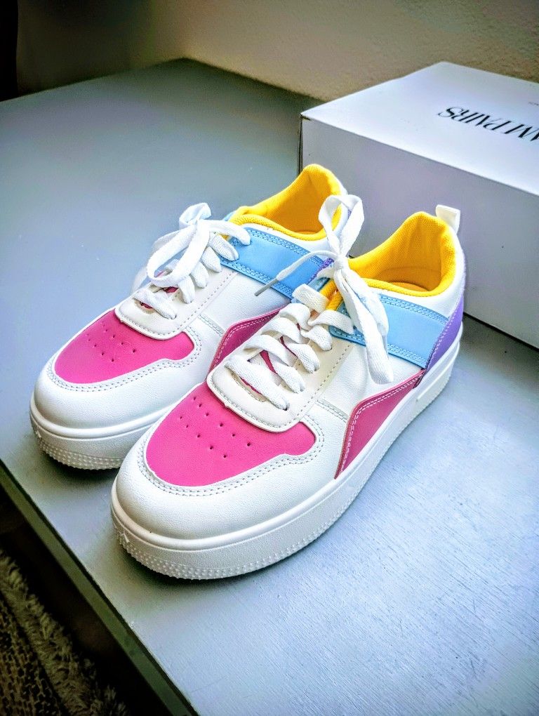 Size 7  Women's Shoes Hardly Worn. Clean