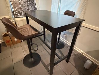 Bar Height Table with 2 stools