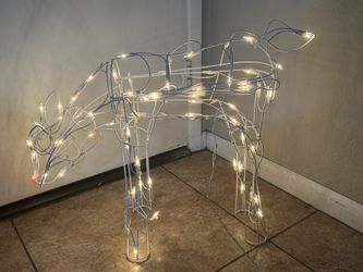 Beautiful Christmas deer decorations Animated!