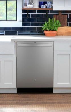 GE Stainless Steel Dishwasher – Brand New in box, Sealed (GDT550PYRFS)