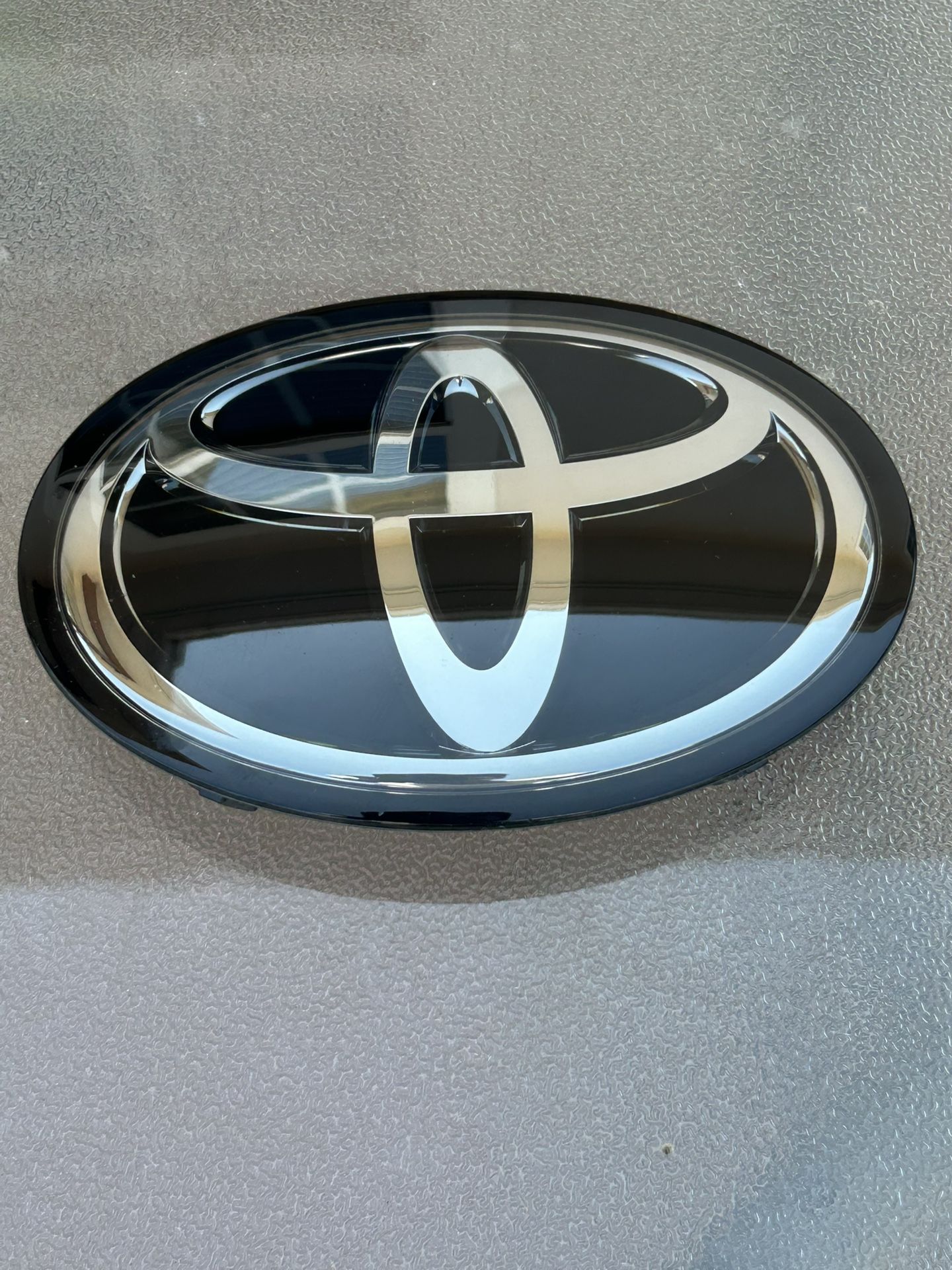 2021-2023 Toyota Camry RAV4 Front Grille Emblem Radar OEM 90975–A2009 /T2031