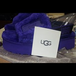 Ugg Sandals BRAND NEW Free Gifts 🎁 Included 