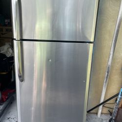 18 Cubic feet Frigidaire Refrigerator Stainless Steel