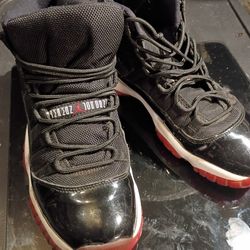  NIKE AIR  JORDAN 11 BRED  SIZE 7Y