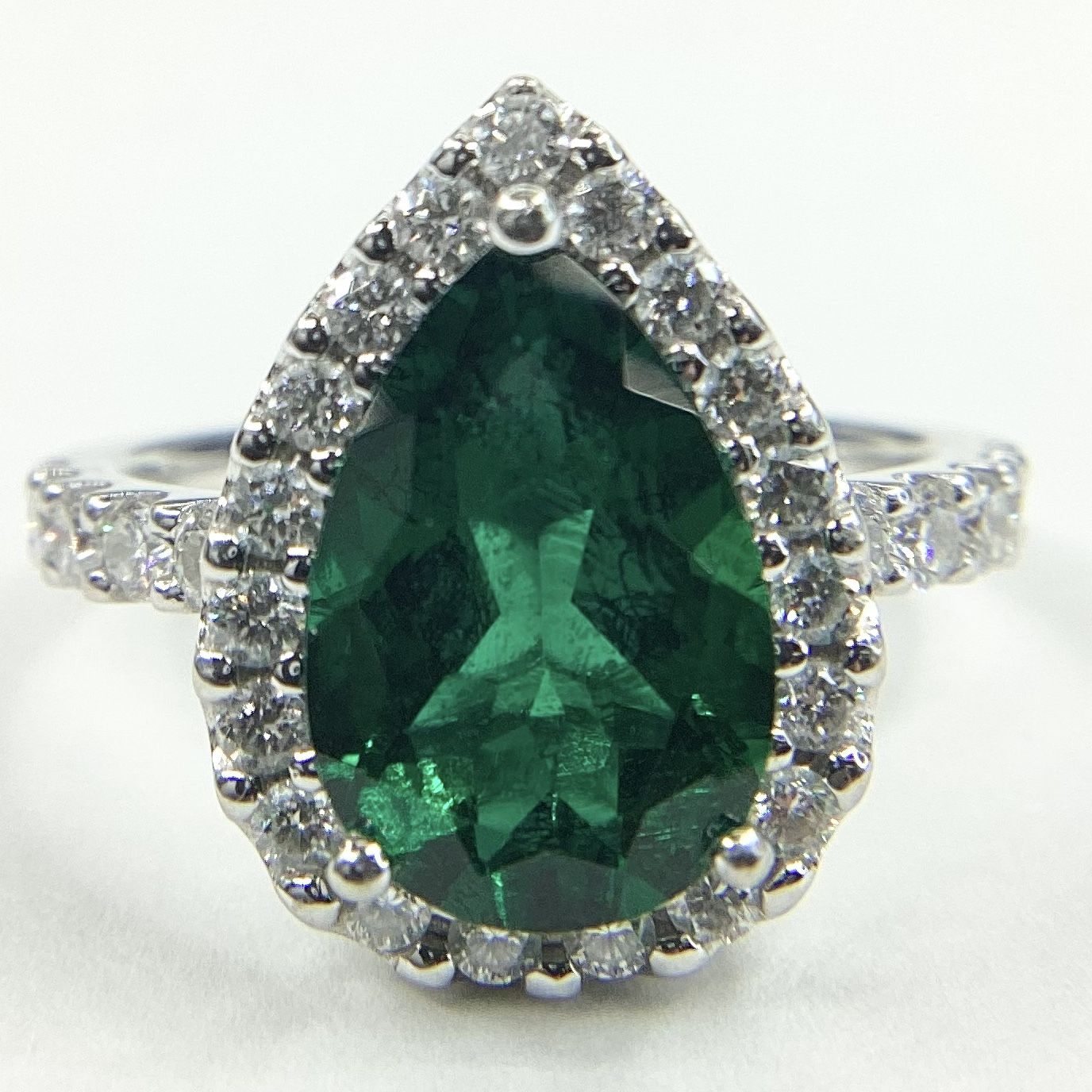 14K White Gold Halo Pear Shape Emerald Diamond Ring Size 7 