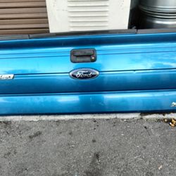 2009-2014 Ford F150 Complete Tailgate With Accessories OEM.