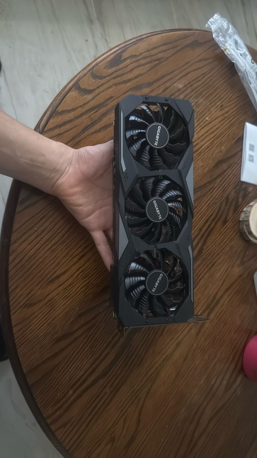 GIGABYTE GeForce RTX 2080 GAMING OC 8G Graphics Card, 3 x WINDFORCE Fans, 8GB 256-Bit