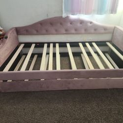 Day Bed With Trundle