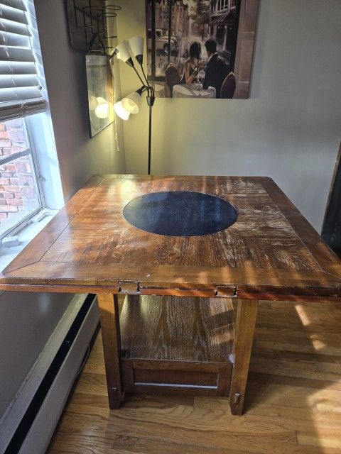 Free - High Top Table With Expandable Edges And Spinning Center Server Plate