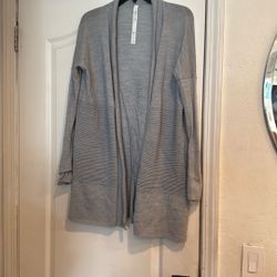 Women’s Lululemon Grey Sweater Size 6