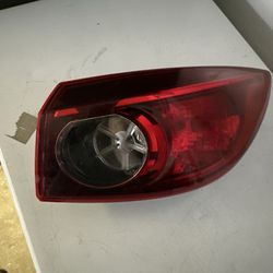 ✅ 14 15 16 17 18 Mazda 3 SEDAN OUTER CORNER Tail Light Lamp Right PASSENGER OEM