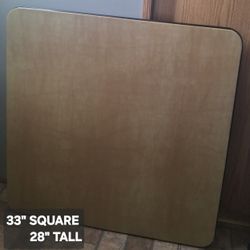 1 FOLDING TABLE & 2 FOLDING METAL MECO CHAIRS