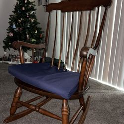 Vintage Rocking Chair 
