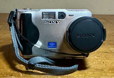 Sony Cyber-shot DSC-S50 2.5MP CCD MPEGMovie 6x Precision Digital Still Camera